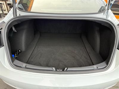 2022 Tesla Model 3 - Thumbnail