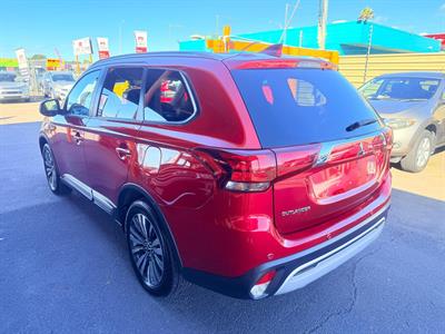 2022 Mitsubishi outlander - Thumbnail